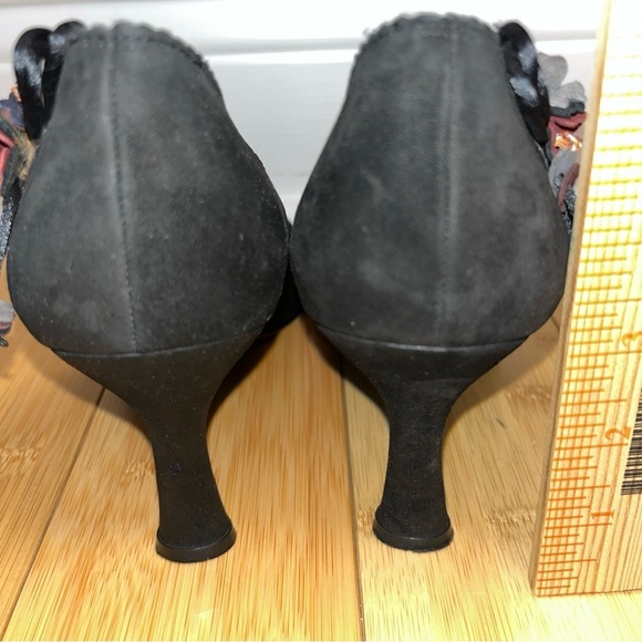 Stuart Weitzman Elegant Black Suede,Women's Heels Pumps , Size 10M, - Picture 7 of 10